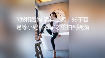  温柔系文静美妞，扎起双马尾一脸清纯，男友疯狂吸奶子一脸享受