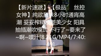 漂亮妹子貌似喝多了回家和狗狗边玩边脱衣服