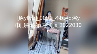 喜欢打野战的小美女公厕门口和男友开战了