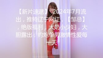 胸前纹身颜值美少女，洗完澡被炮友操逼，按着脑袋深喉插嘴，多毛小骚逼，自己坐上来动，射的太快