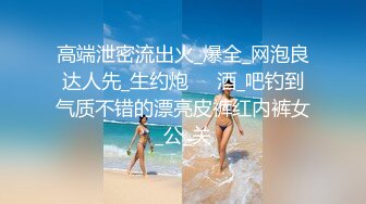  眼镜黑丝少妇 在家撅着浑圆大白臀被无套后入 红色内衣更是诱人