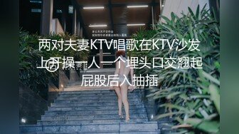 老婆被单男按在沙发上后入